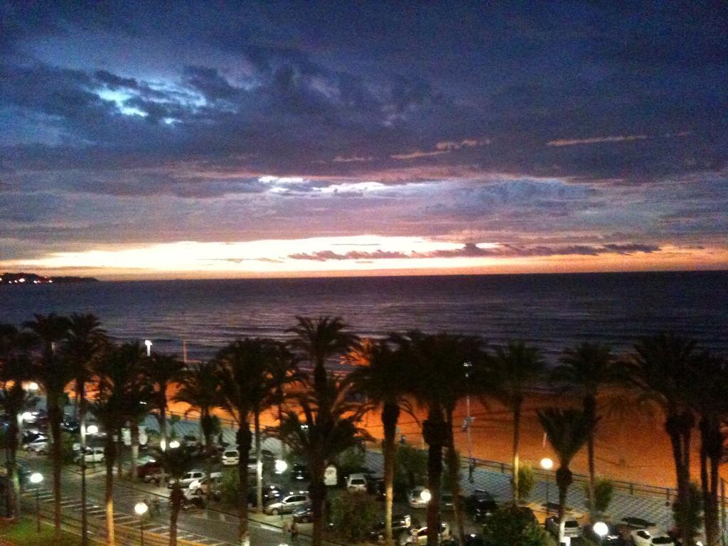 Apartamentos Bahía Alicante Habitación foto